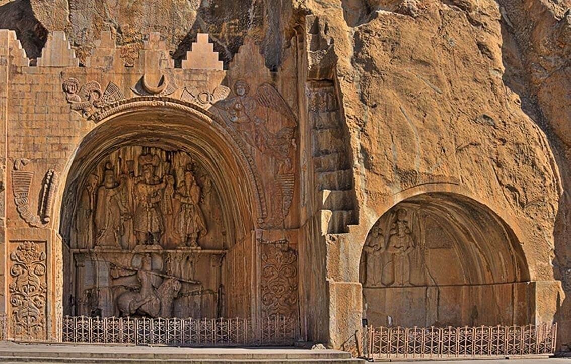 طاق بستان یکی از جاهای دیدنی کرمانشاه